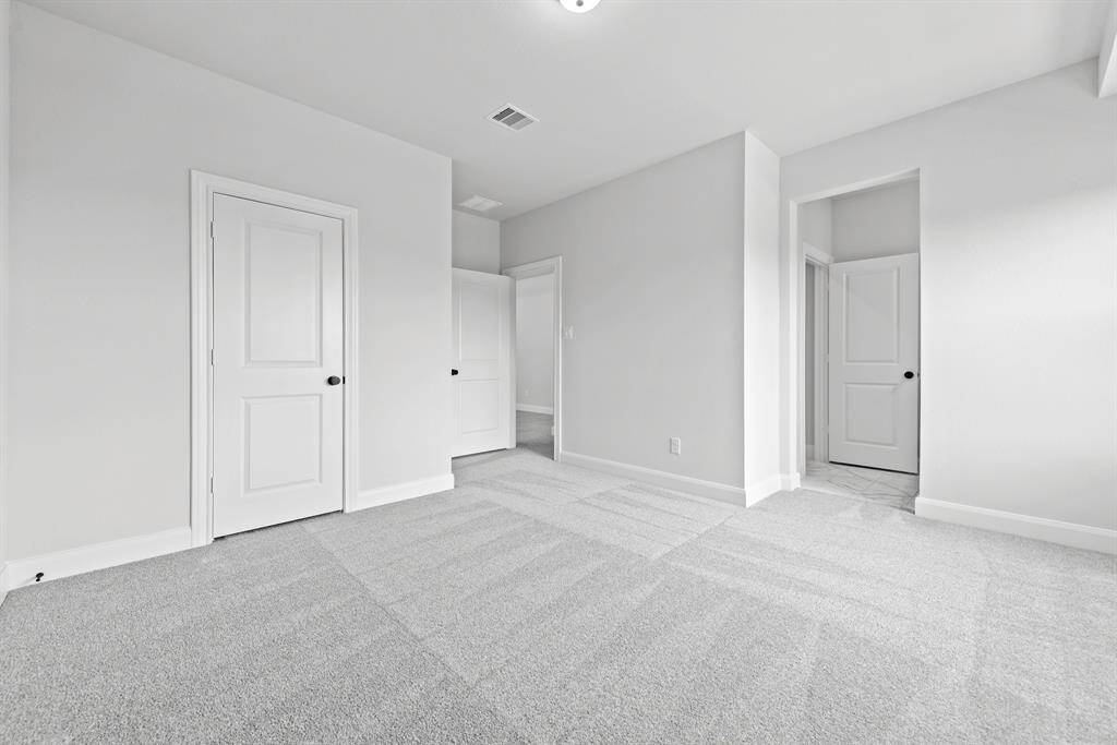 *** This is only a representative photo. Please check with builder for actual selections.***