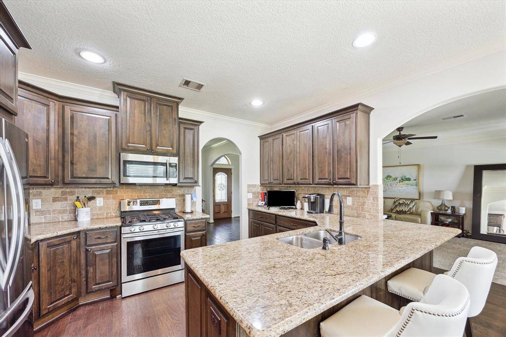 Spacious Kitchen with plenty of counterspace and cabinets