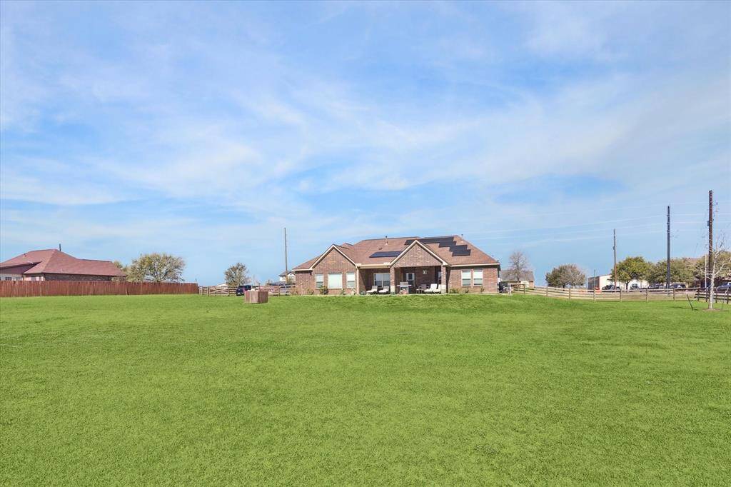 Spacious acre lot