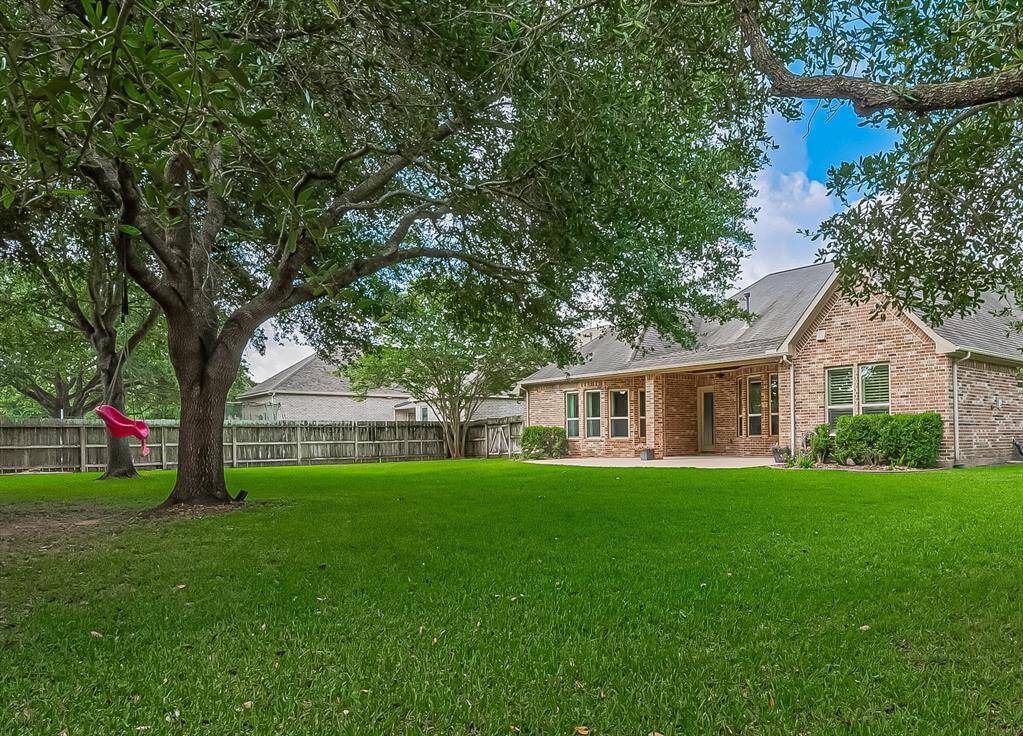 Situated on a large, peaceful lot, there’s plenty of room to spread out. Relax and unwind on the covered patio!