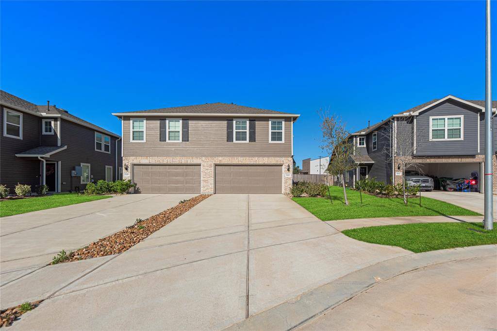 This home boasts fantastic curbappeal with a clean, modern designand elegant brick accents that framethe garage beautifully. The double-wide extended driveway providesample parking space for addedconvenience.