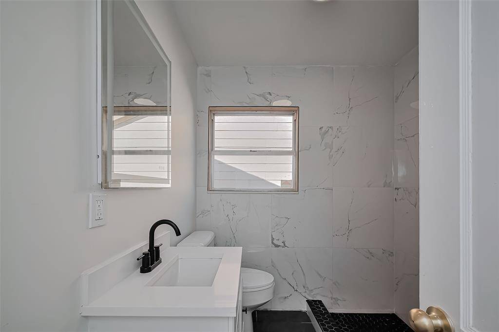 Secondary bathroom with contemporary finishes.