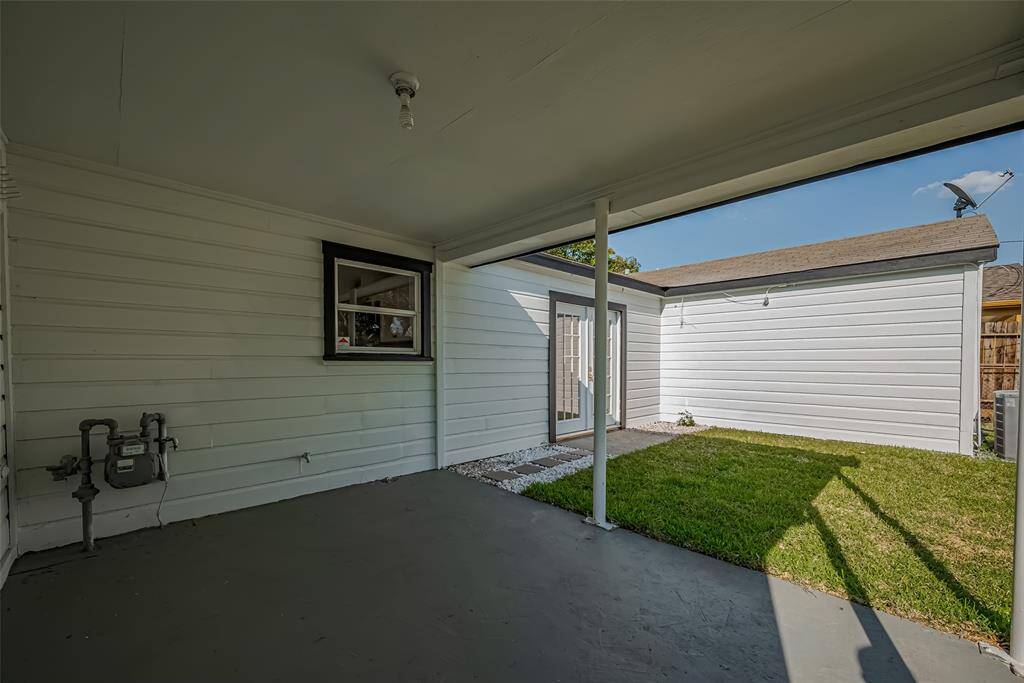 Covered patio, perfect for relaxation or entertainment.