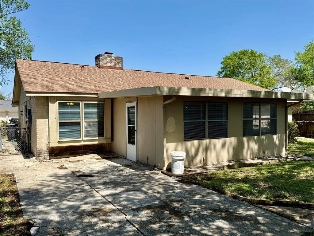 Outside view of enclosed patio/bonus room.