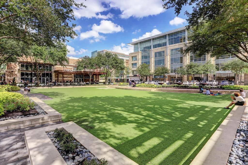 Just blocks away, enjoy City Centre's community greenspace and its park-like setting.
