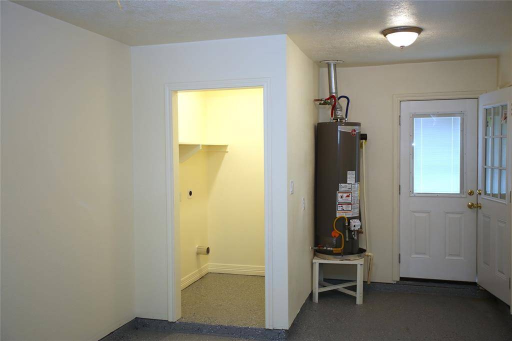 Garage/Laundry Room