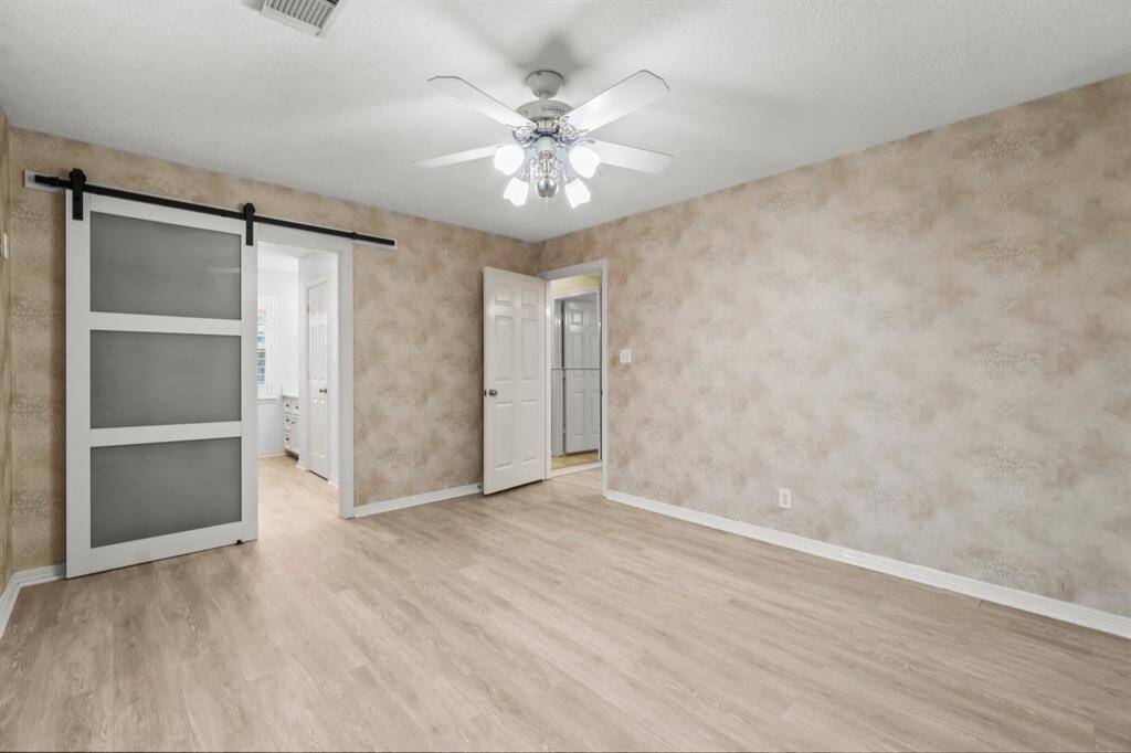 View towards the en-suite bathroom and walk-in closet.