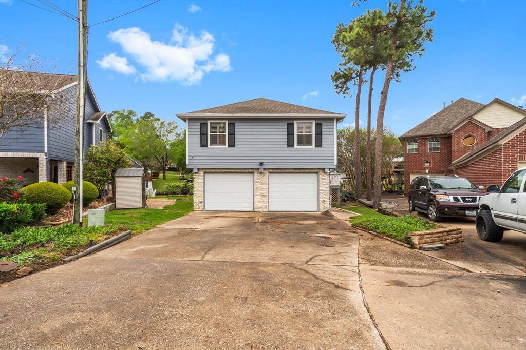 Long driveway that will accommodate your boat trailer and truck.