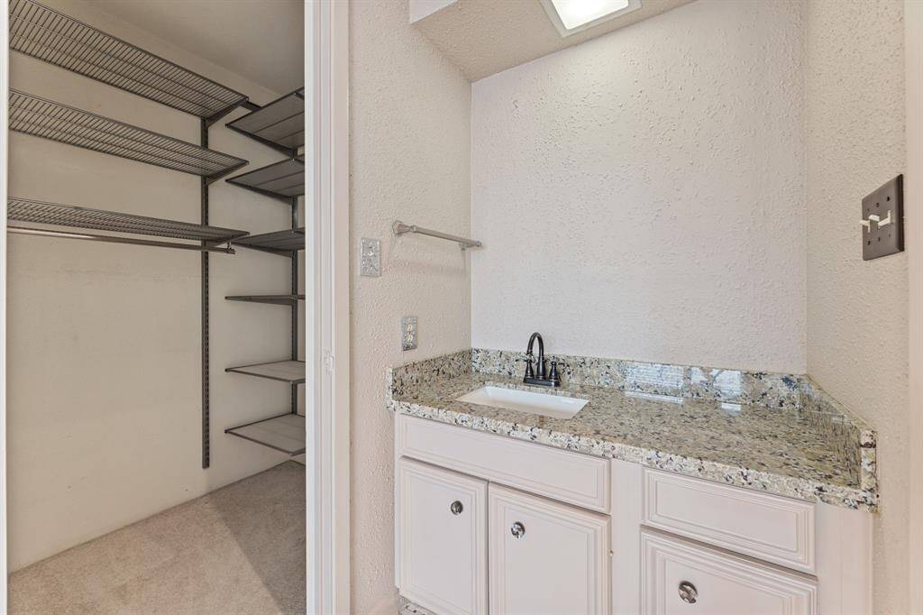 Secondary Bathroom/Closet