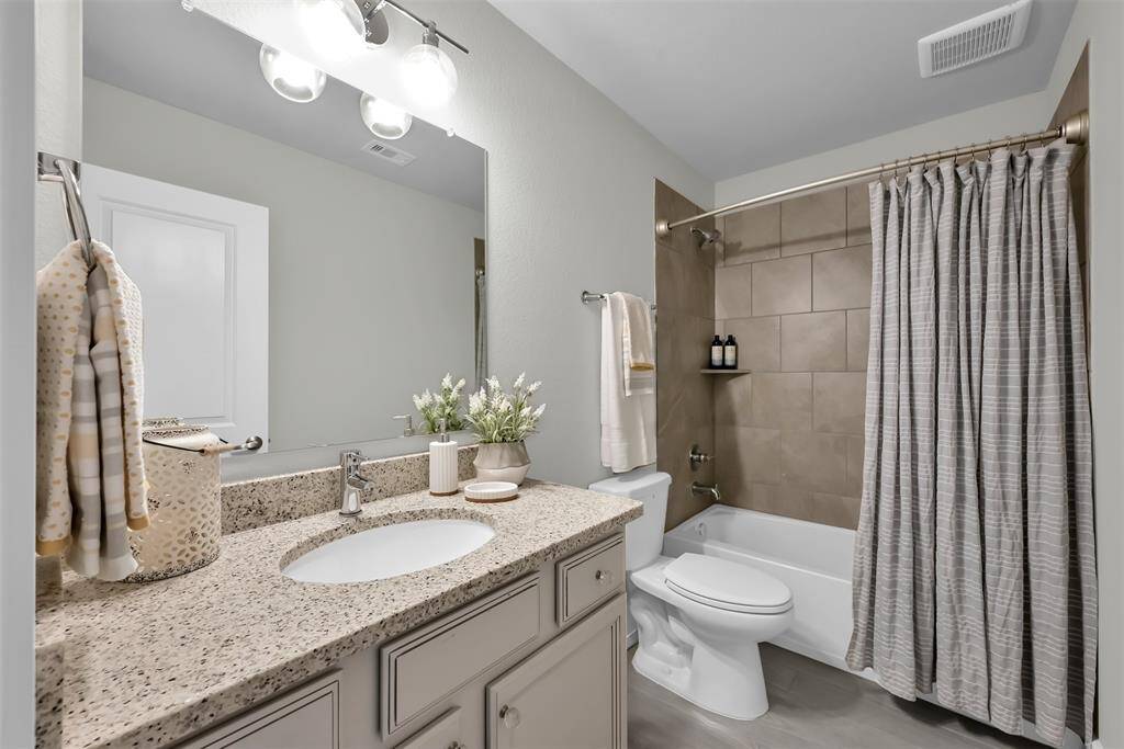 Private bath for secondary bedroom 1