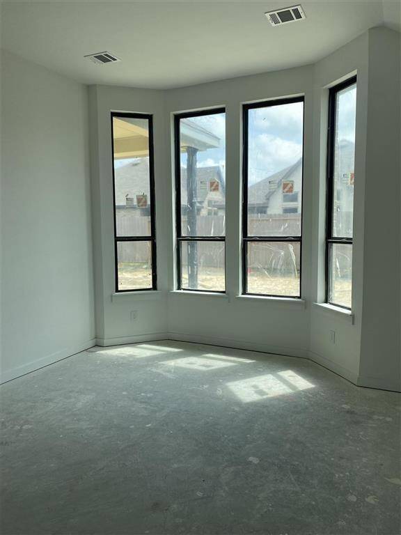 12335 Palmetto Drive Primary with bay window