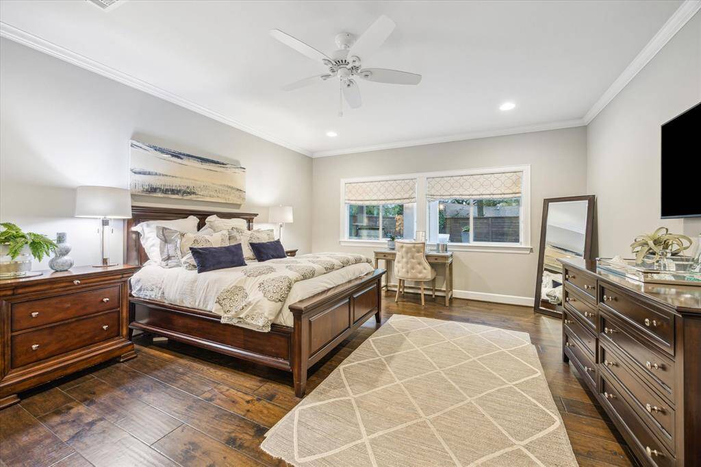 Prmary bedroom with beautiful backyard views!