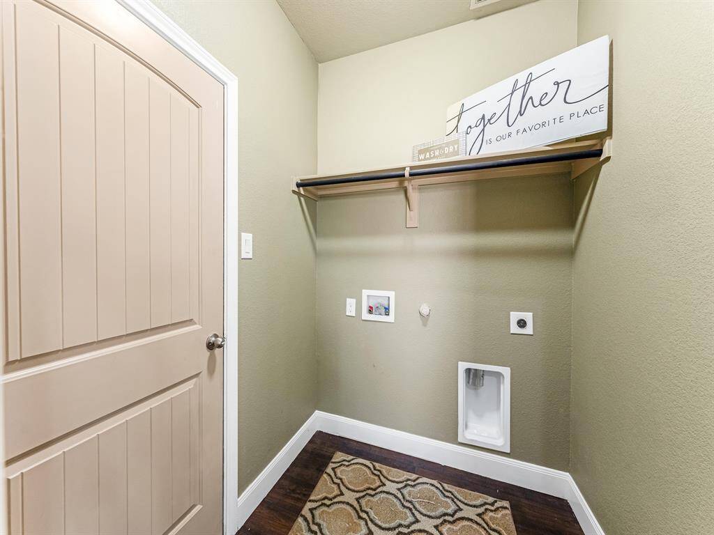 Laundry / MUD room conveniently located between the garage and kitchen