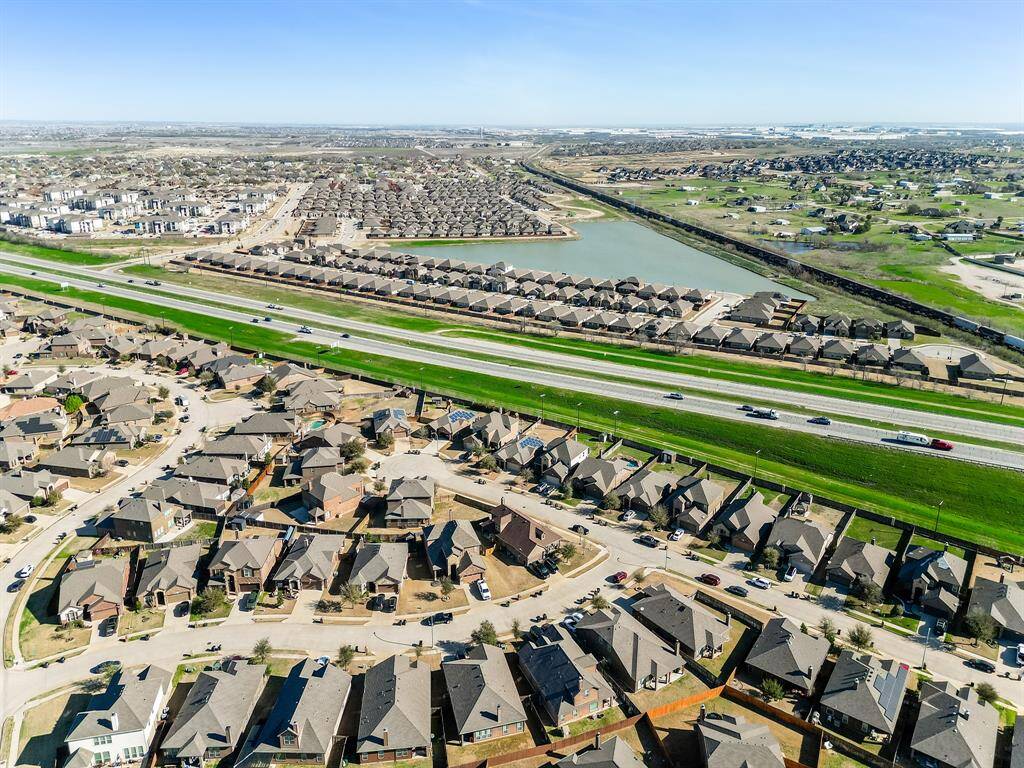 Birds eye view!! _ Just look how close you are to the hwy, but tucked away quietly in this beautiful neighborhood.