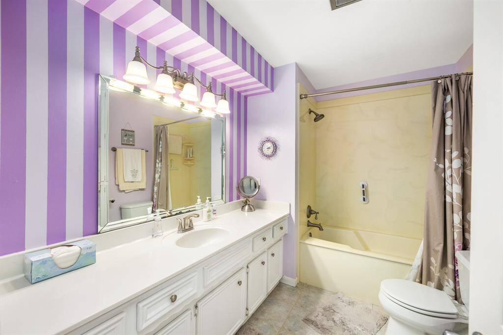 Guest bathroom with lots of storage