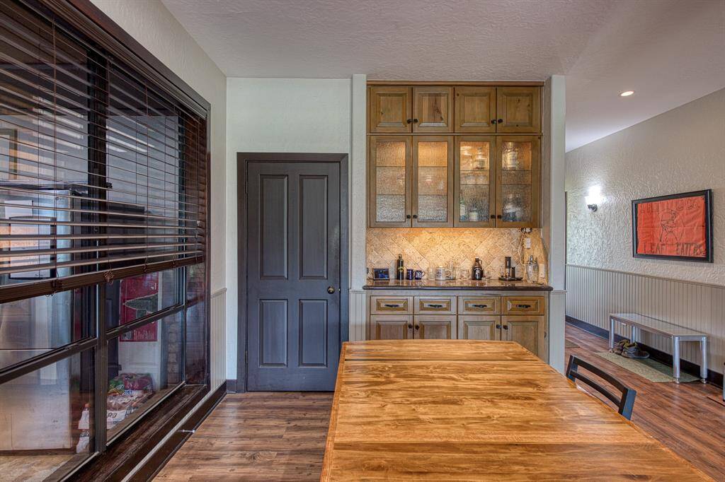 Convenient butlers pantry
