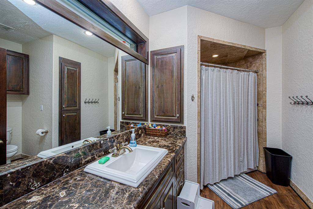 Secondary full bath