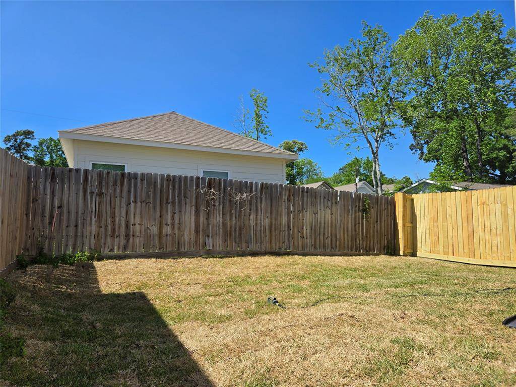 Separate Private Fenced in Yard