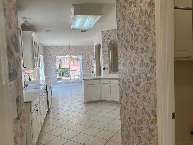 Roomy kitchen