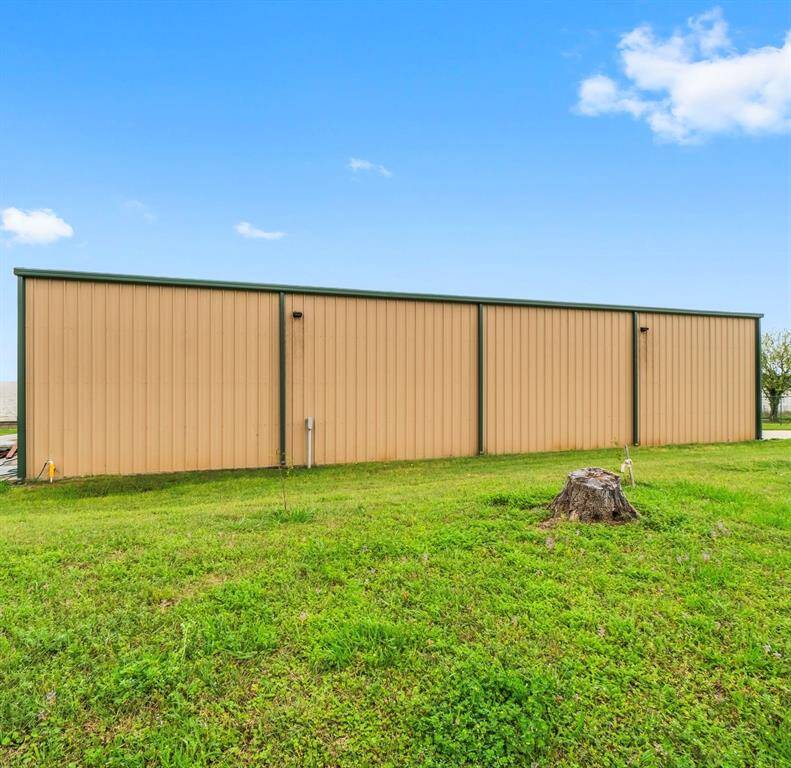 Storage Building/Driveway