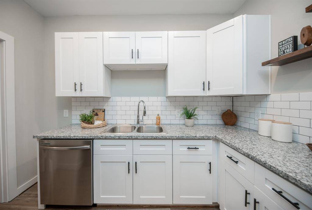 What a great kitchen with granite counters, abundant, modern Shaker style cabinets and stainless appliances.