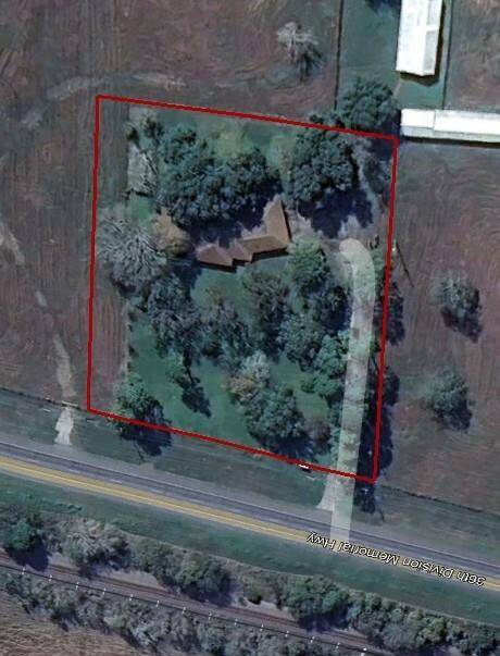Red outline is the approximate boundary of the 1.7 Acre tract.