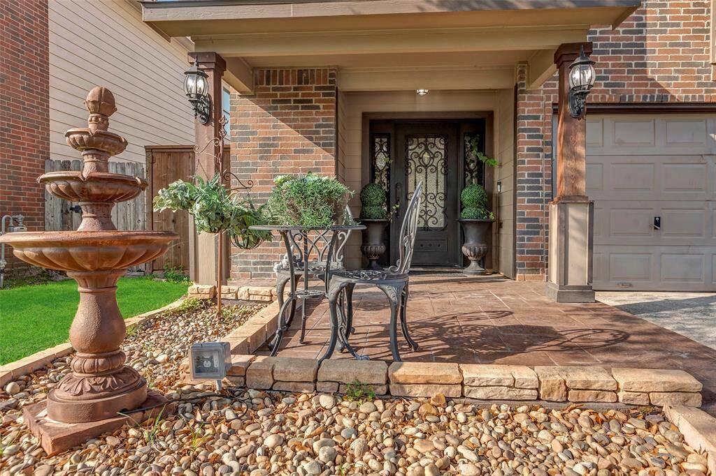 Beautiful Front Welcoming Entrance for Relaxing.
