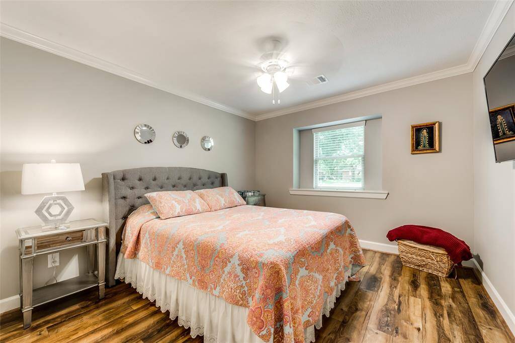 Another secondary bedroom