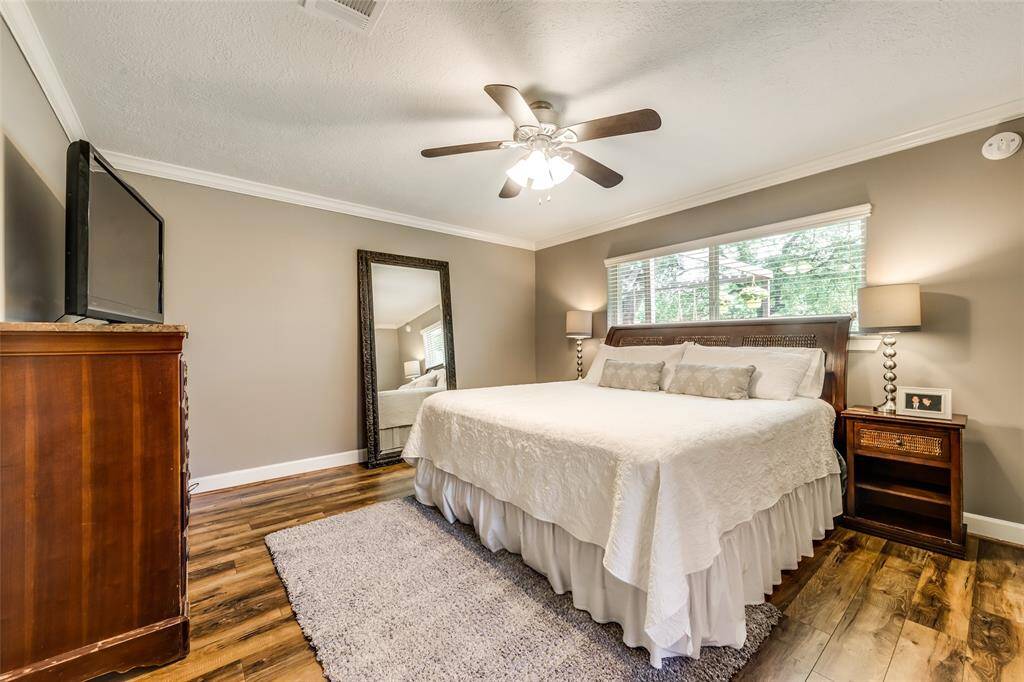 The main bedroom provides plenty of space to make you feel at home!