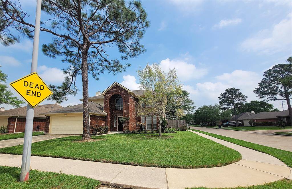 large corner lot on a Cul de sac street in Oakbrook subdivision.