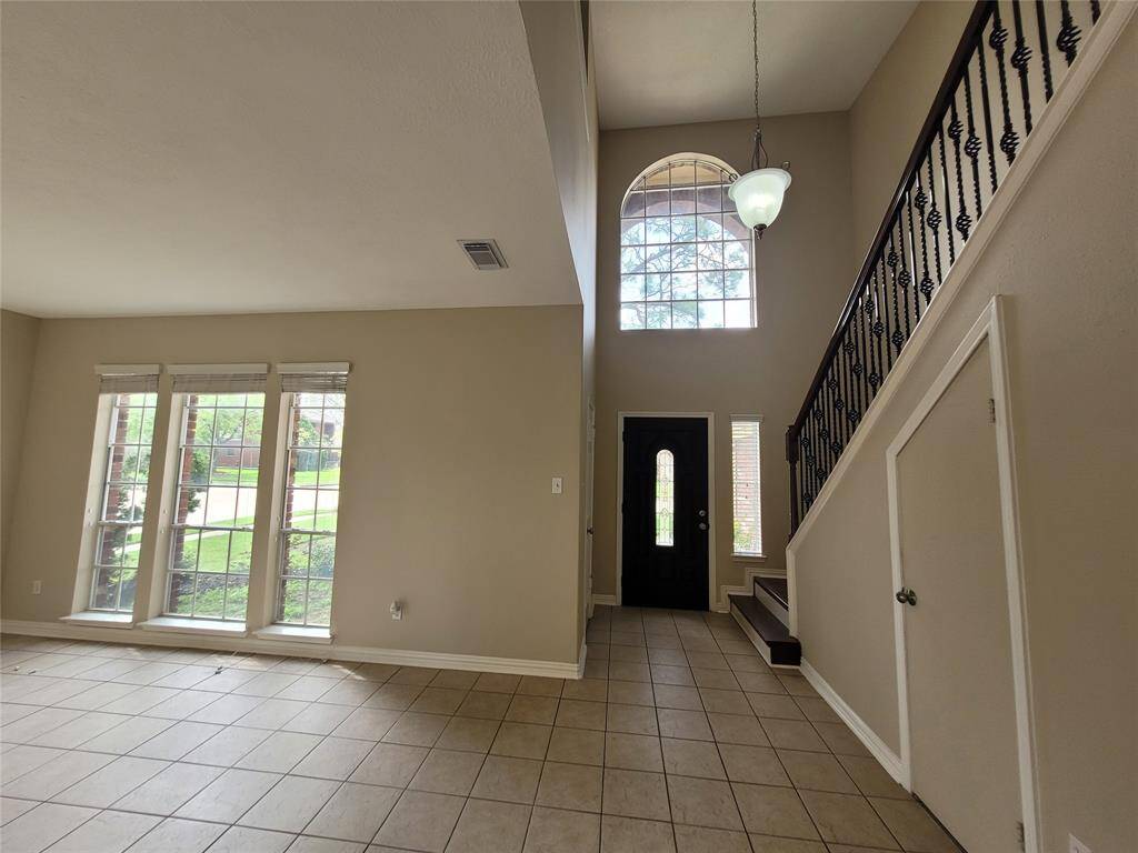 Nice foyer leading to formal Livingroon