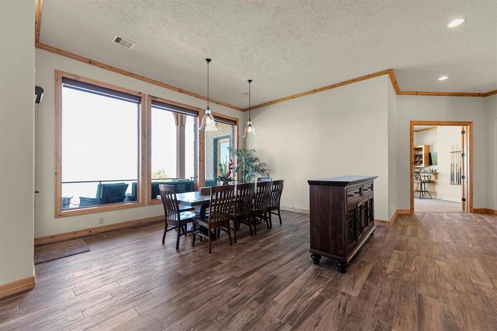 Gather them around your table to honor old traditions and create the new. This elegant, open dining area provides the perfect setting for everything from relaxed family meals to more formal celebrations, all within view of the stunning kitchen and living spaces.