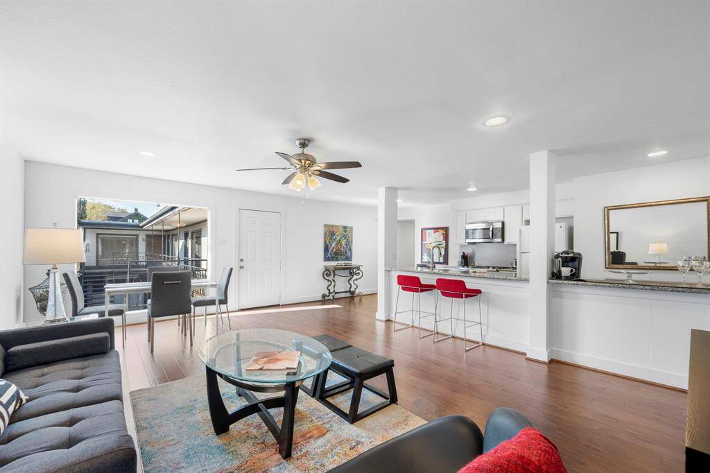 Unit 8 - Spacious 2Bed 1 Bath Unit W/ Island Kitchen
