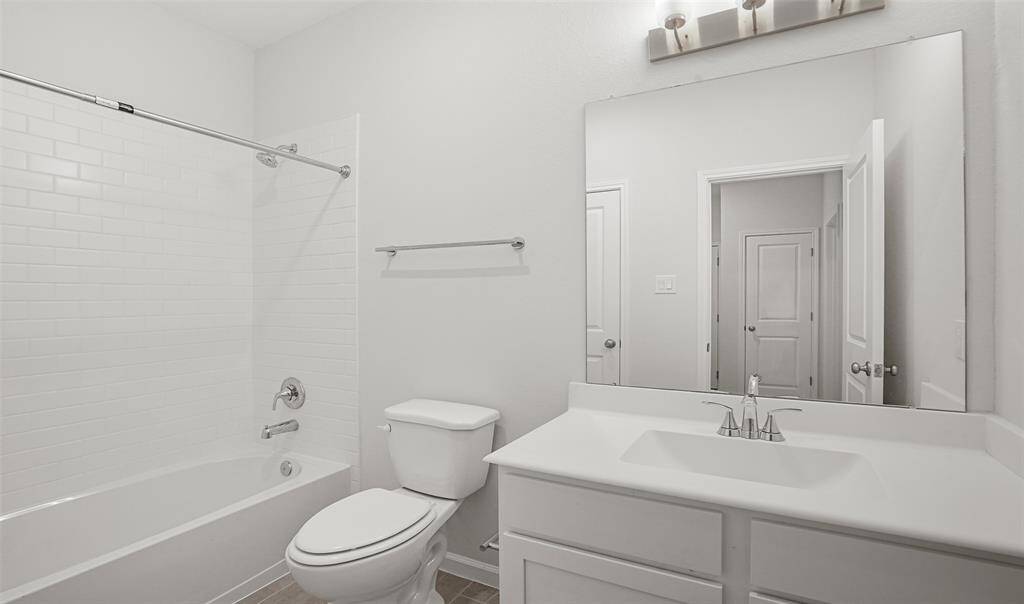 Hall bath (*Photo not of actual home and used for illustration purposes only.)