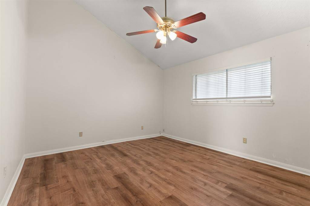 Big, open kitchen with tons of cabinets. Electric range/oven.