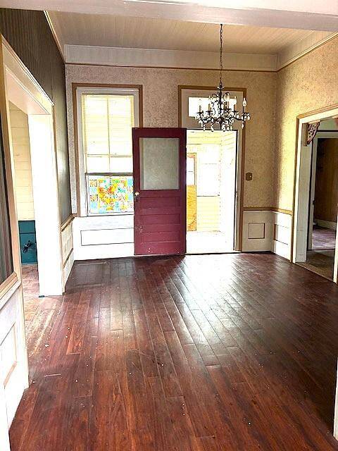 You can see from the opposite view of the dining room there is access to the back porch