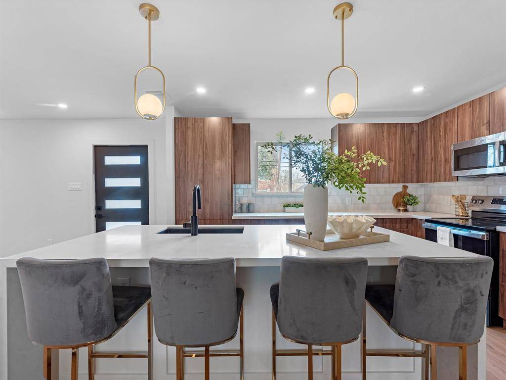 Quartz countertop island.