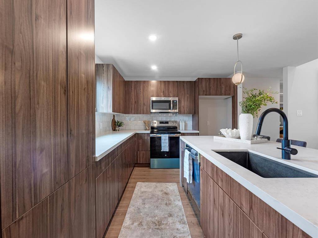 Deep modern farmhouse sink.