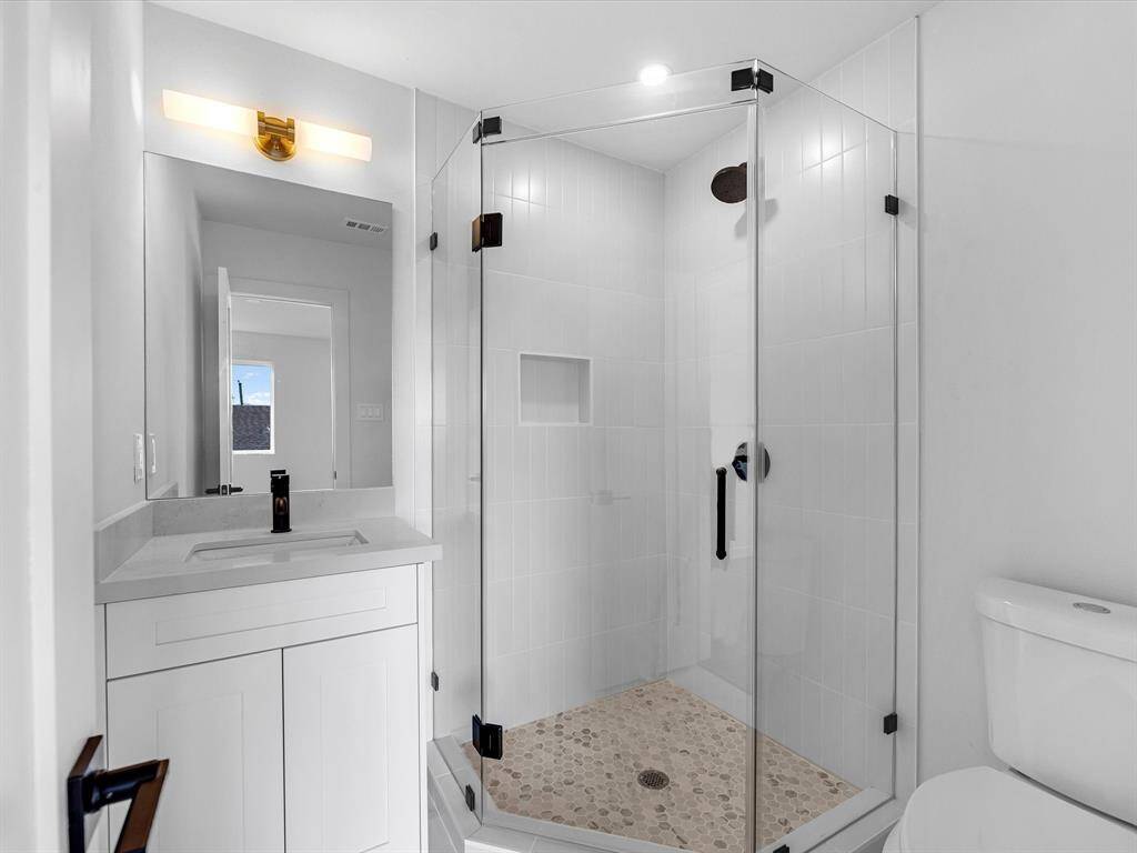 Secondary bathroom on 2nd floor.