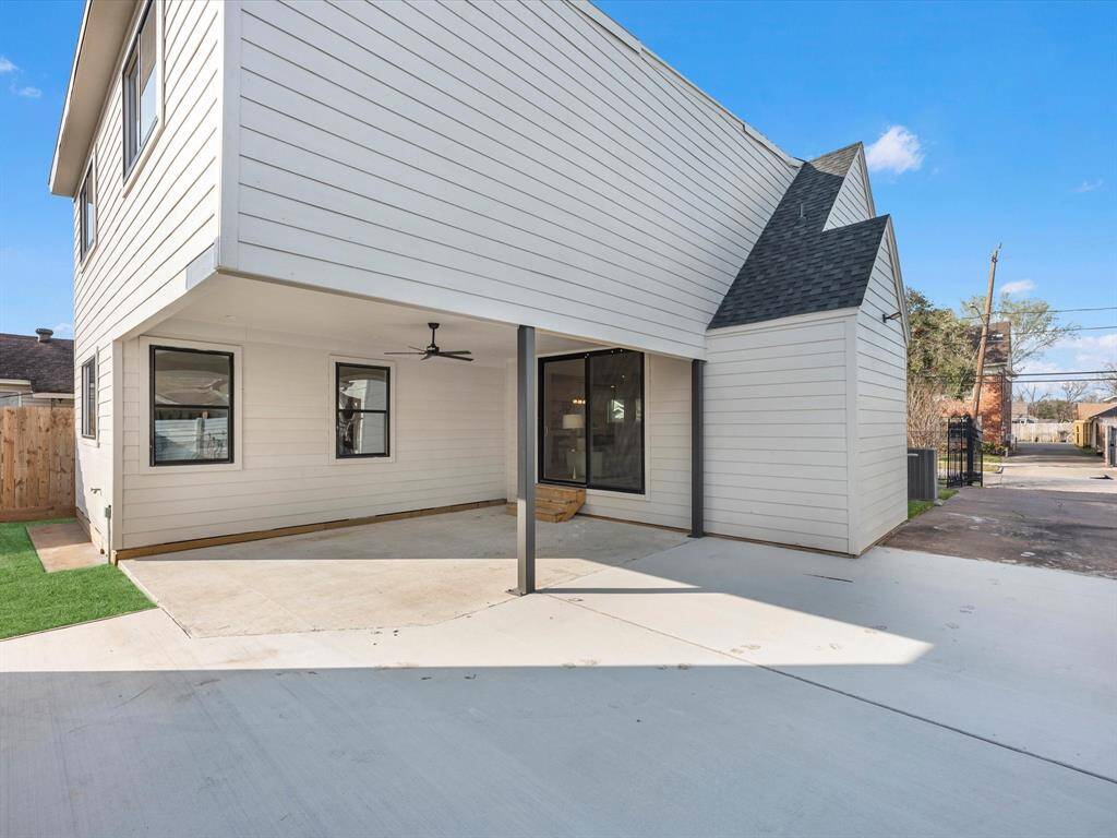Large driveway.