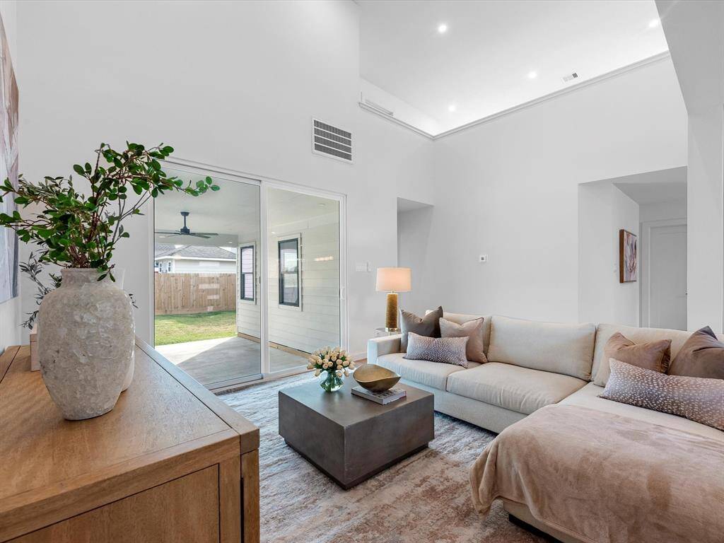 Vaulted ceilings in the living room.