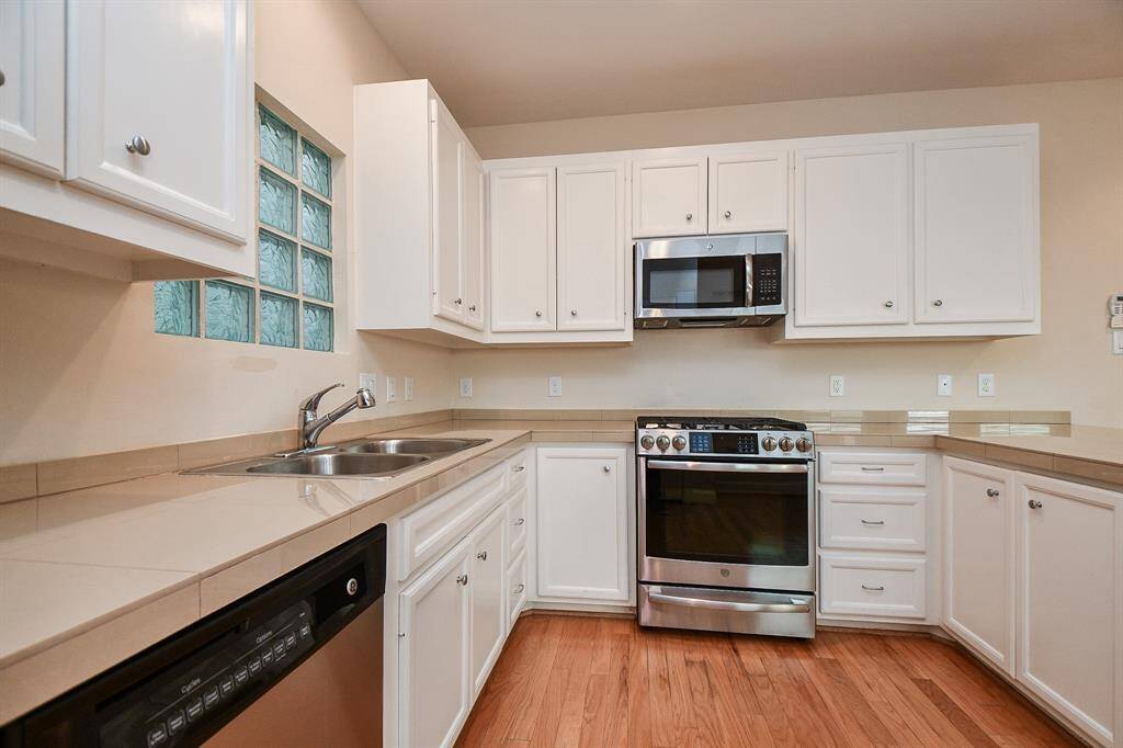 Counter really seem to go on forever in this useful kitchen.