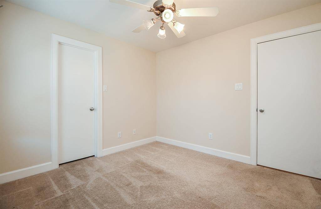 Your special accents will be at home in the cozy corners of secondary bedrooms.