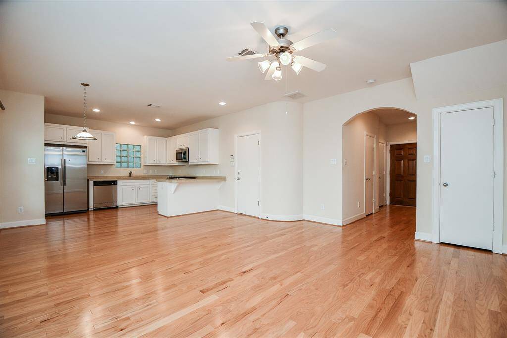 From just about any spot in the living area, your view takes in wide, open airy space.