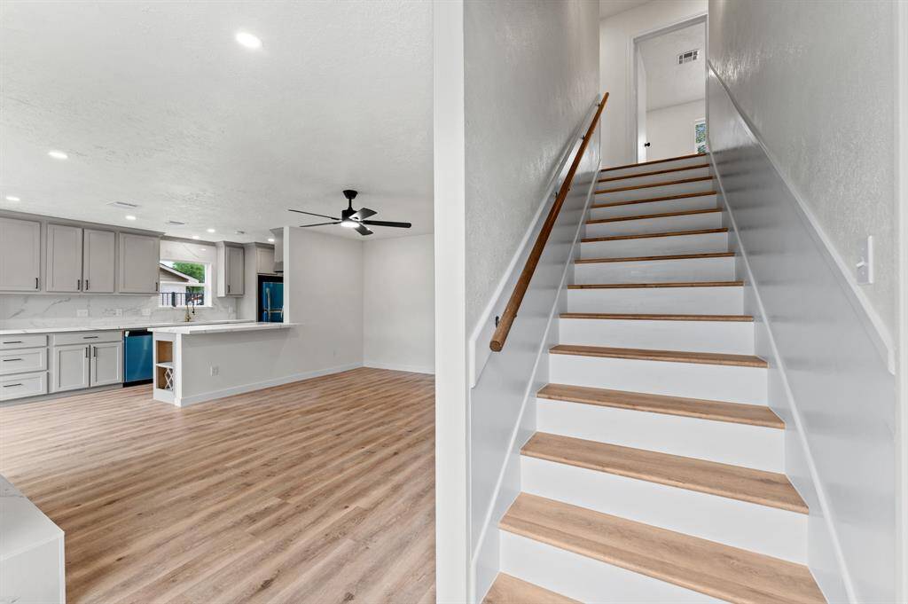 Let's go on upstairs!