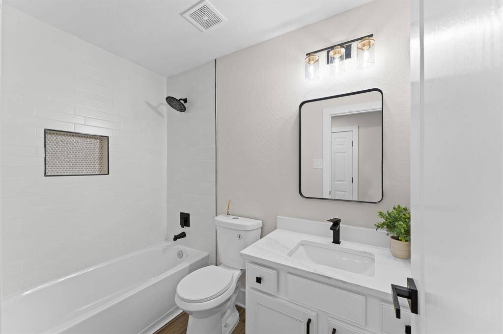 Full bathroom next to the office/study