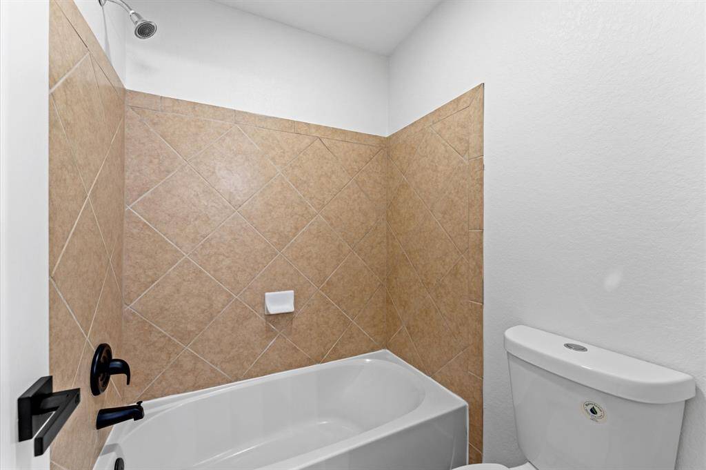 Full bathroom for bedroom 2 and 3