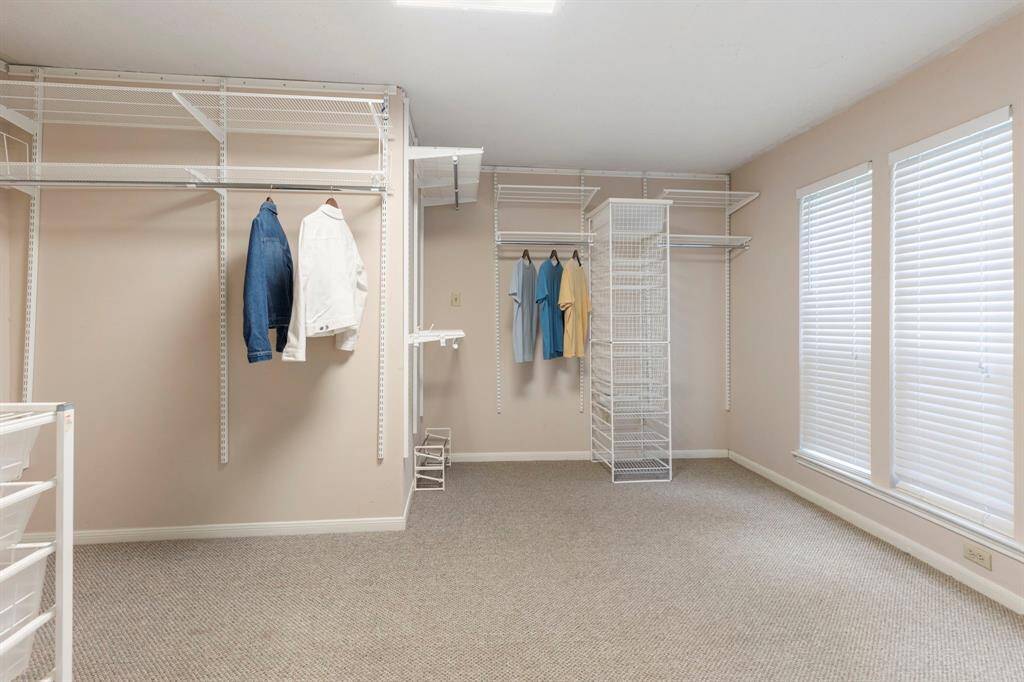 Oversized,walk-in primary closet