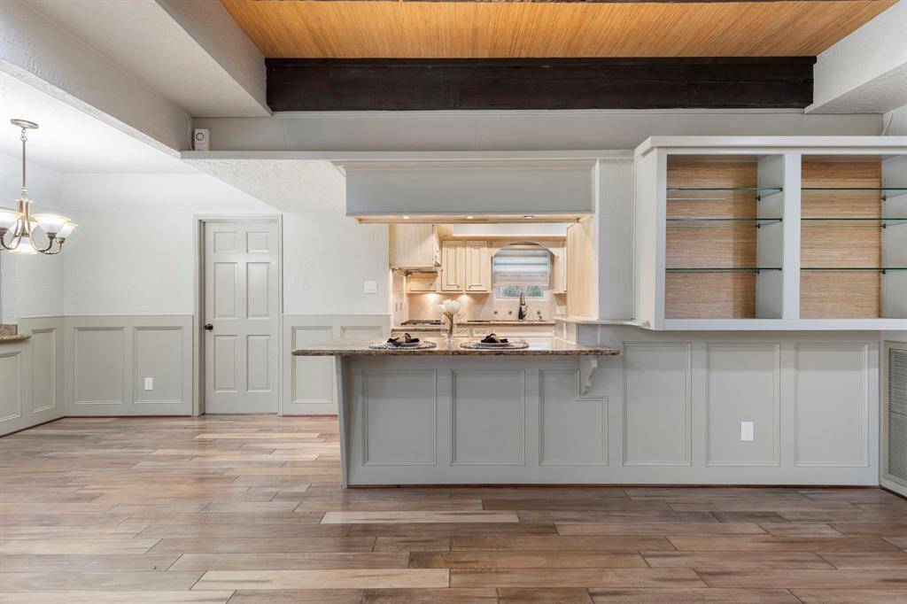 Open floorplan from living room to kitchen