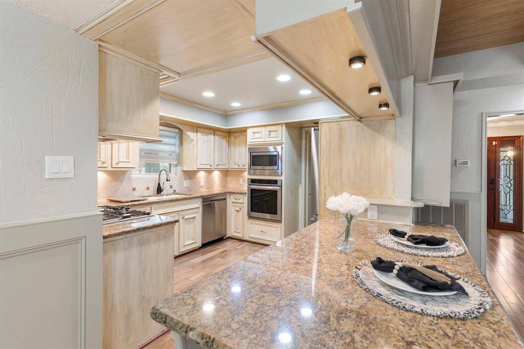 Granite countertop for barstool seating